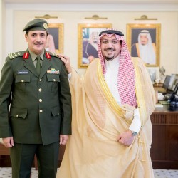 الأمير متعب بن عبدالله يؤدي صلاة الميت على شهيد الواجب العازمي