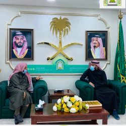 سمو أمير الشرقية يستقبل المدير الإقليمي لمكتب جريدة الرياض بالمنطقة الشرقية