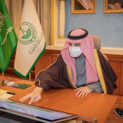 سمو أمير الرياض يطمئن على المتضررين من سقوط شظايا الصاروخ الباليستي